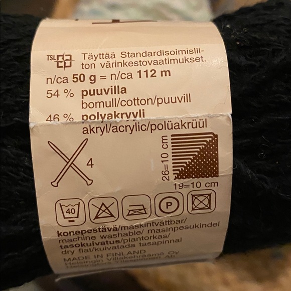 Assorted yarn bundle including merino wool and very thin variegated thread yarn - Picture 5 of 12